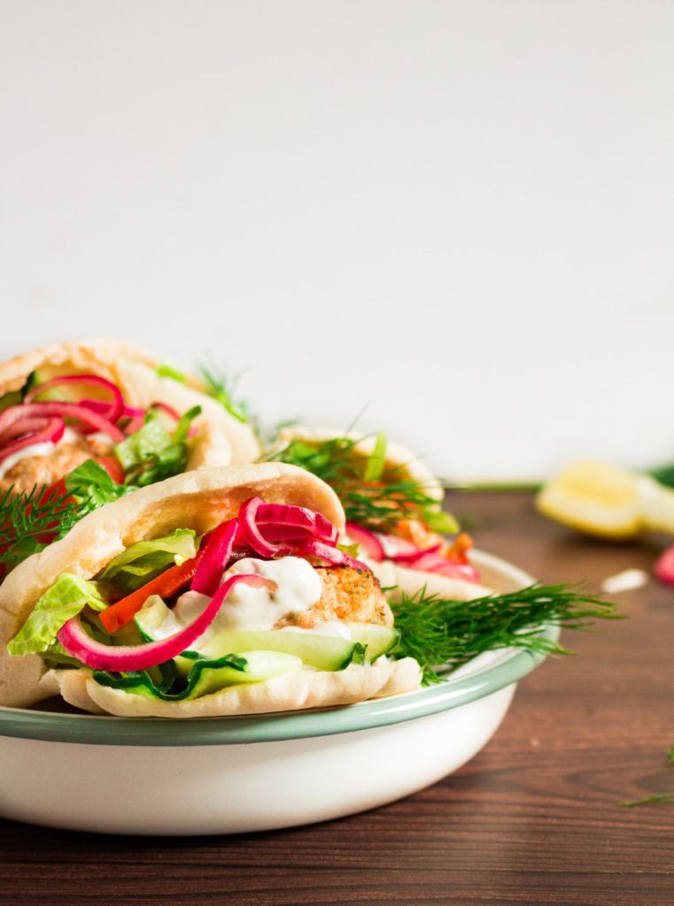 Chicken burgers with feta, sour cream and dill - A spoonful of goodies