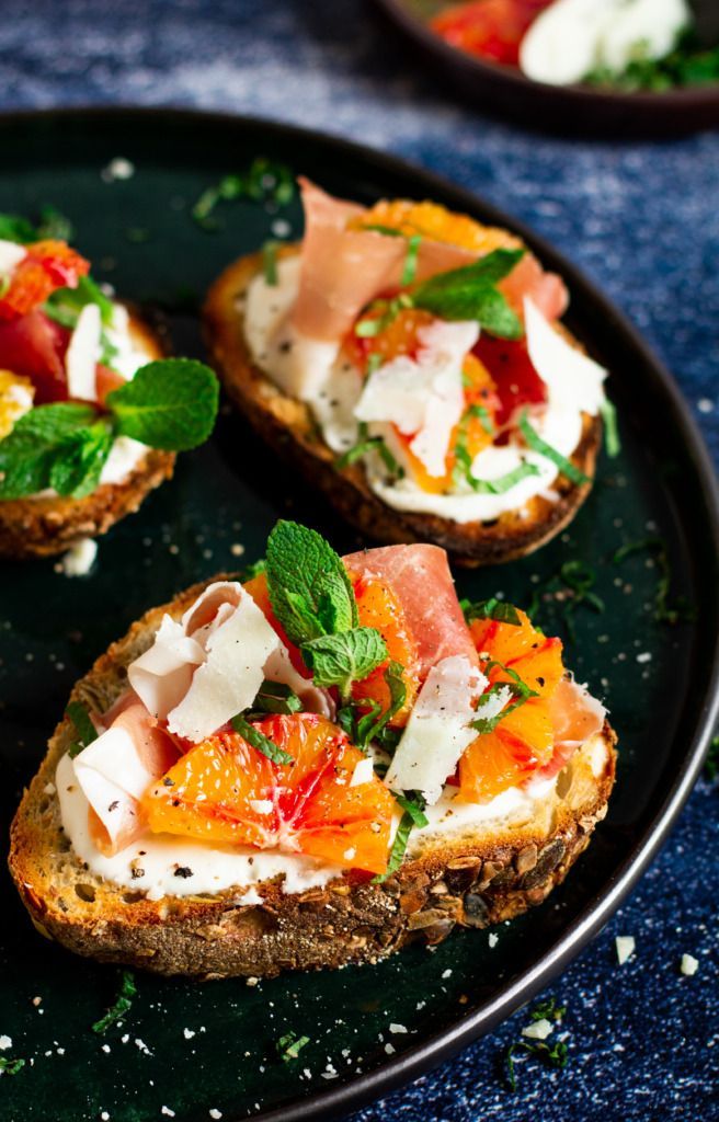 Bruschetta with feta cream, orange and ham