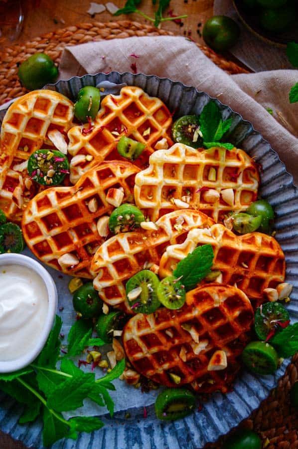 Oatmeal waffles with yogurt