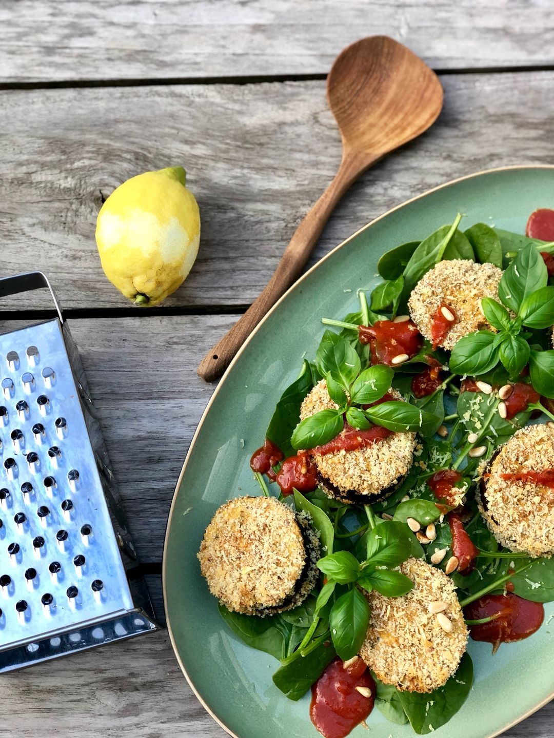 Crispy aubergine burgers
