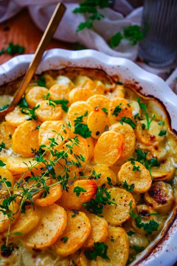 Casserole with salmon and leek