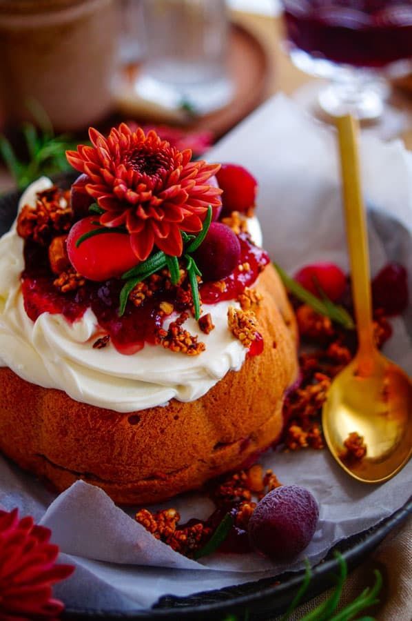 Breakfast cake with cranberries
