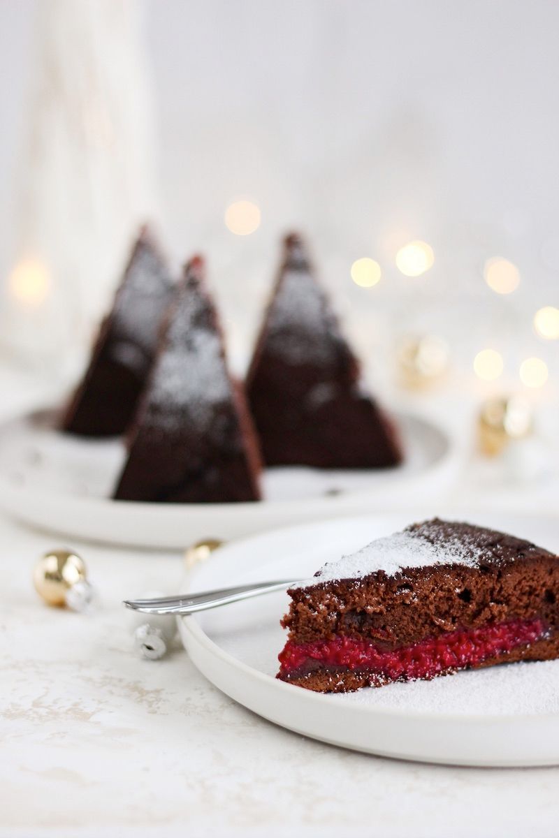 Chocolate cake with raspberries