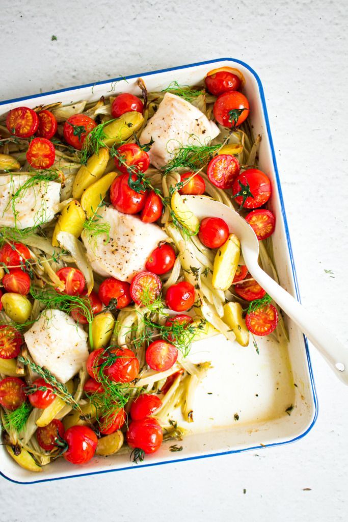 Cod with tomato and fennel in one pan