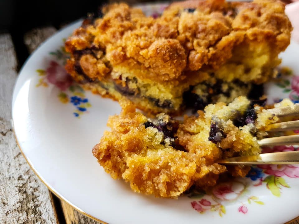 Blueberry crumble cake