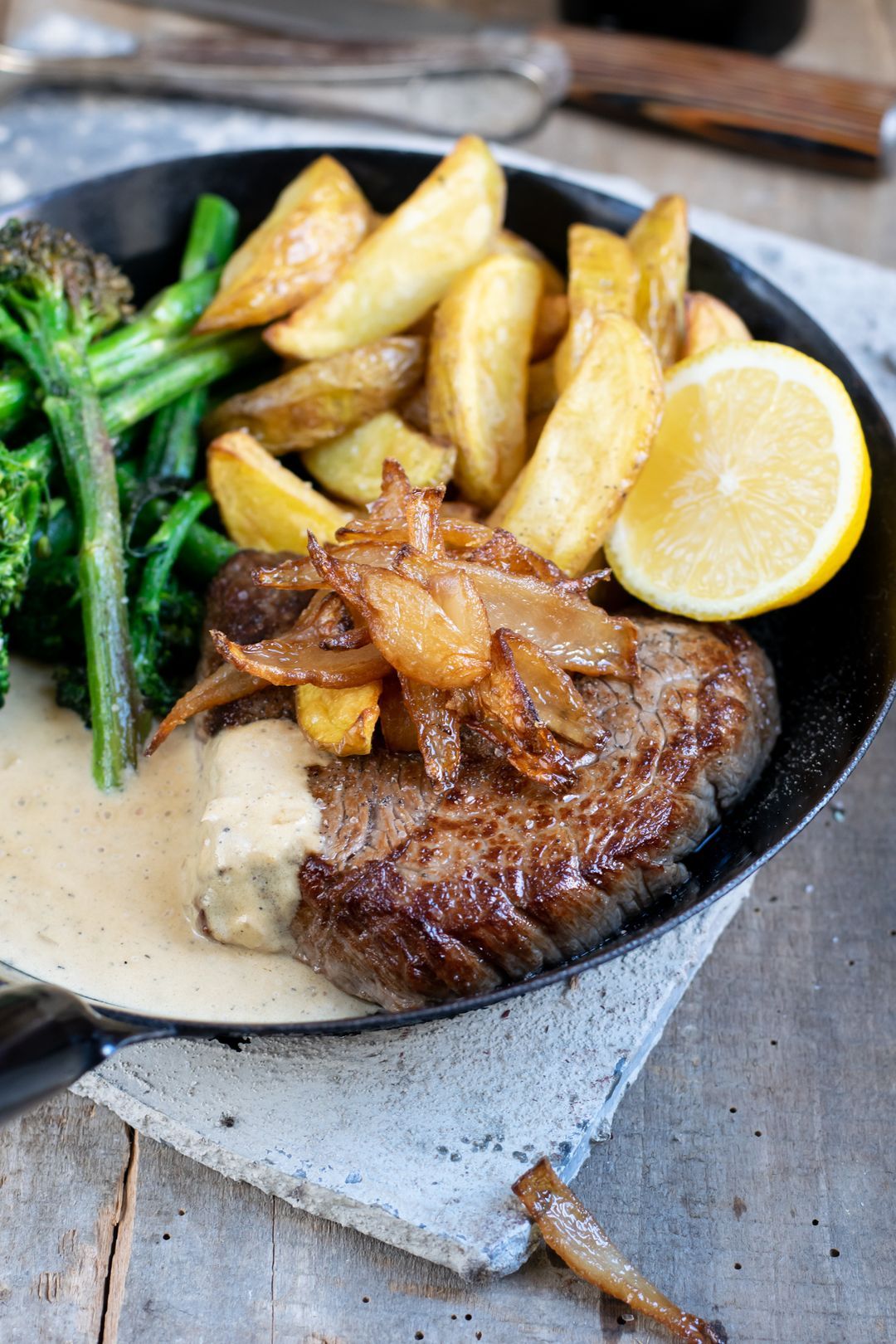 Steak with mascarpone and broccolini