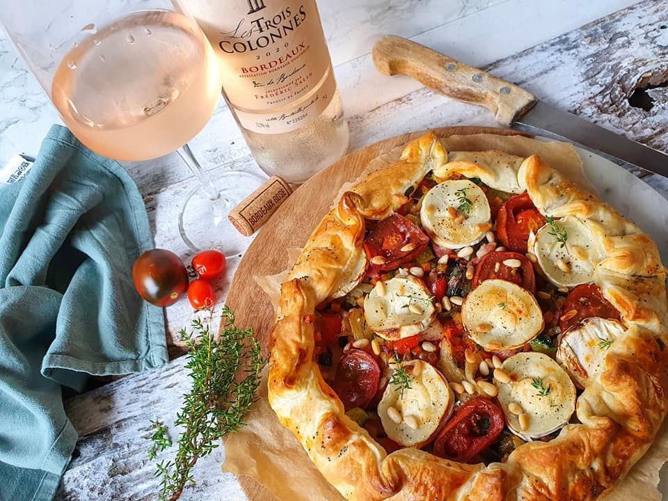 Southern vegetable pie with bacon and goat cheese