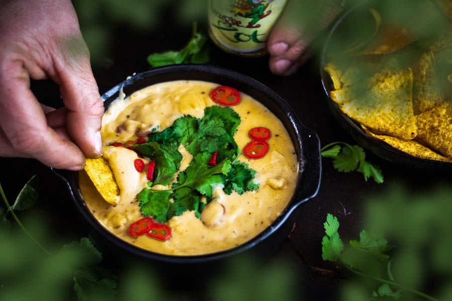 Smoky Cheese dip with beer - the perfect party snack