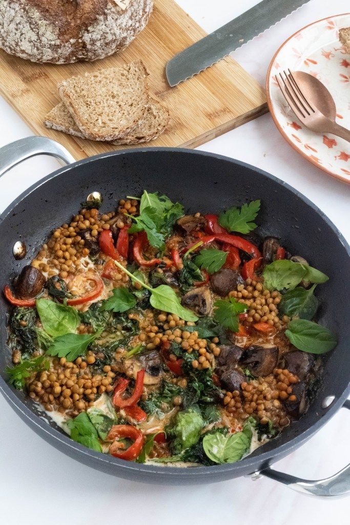 Lentils with mushrooms, bell pepper in a creamy sauce for singles