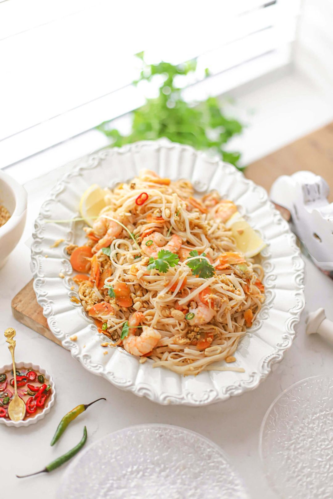 Fast Pad Thai with prawns & lemon