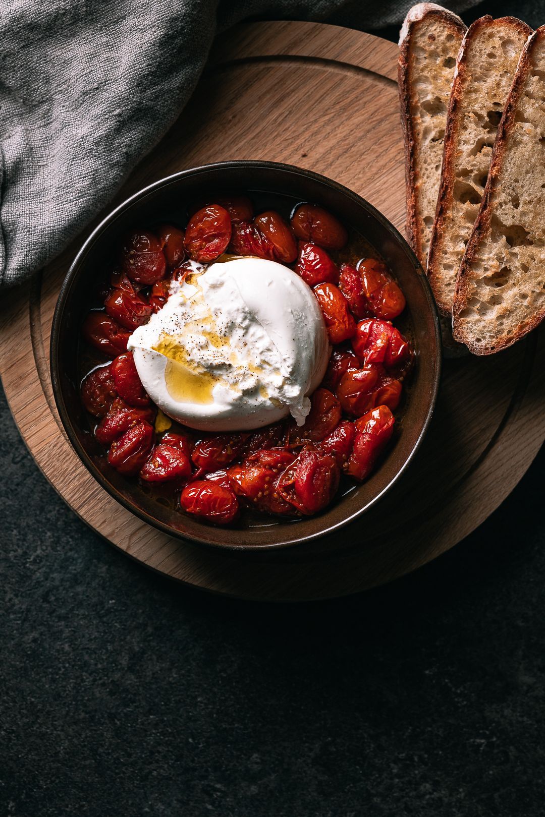 Toast with cherry tomatoes & burrata 💚🤍❤️