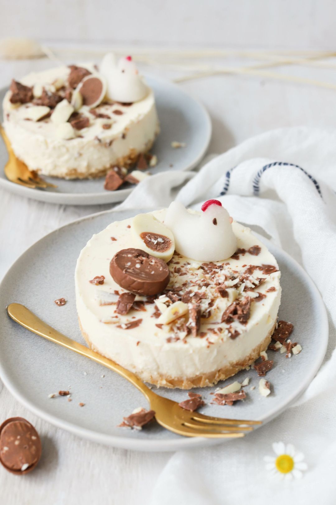 No bake cheesecake with Easter eggs