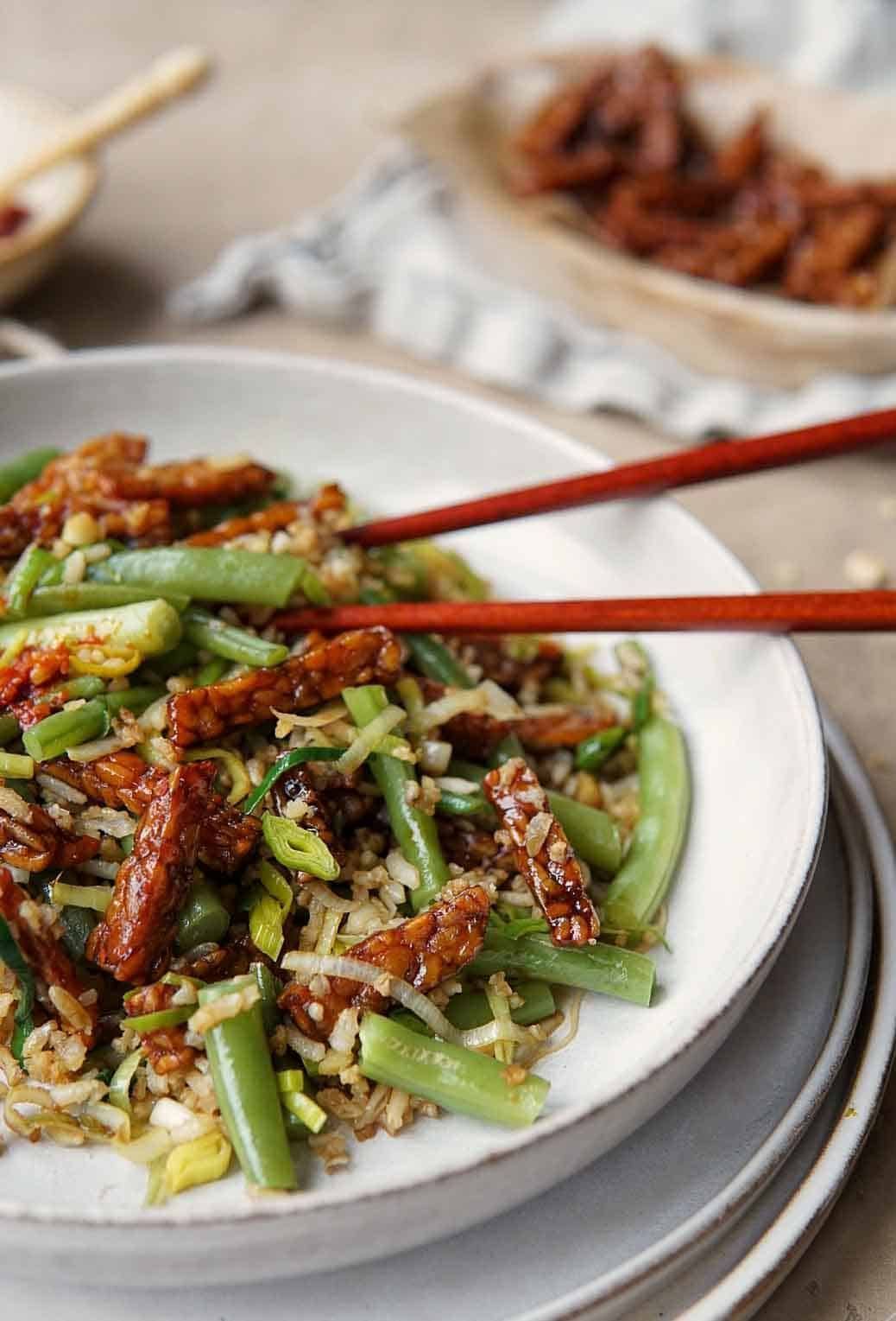 Fried rice with crispy tempeh