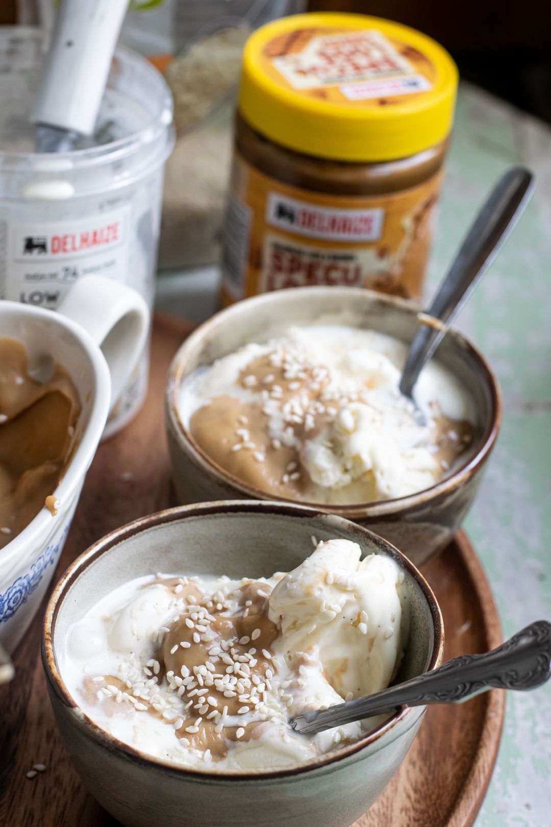 Speculoos sauce with vanilla ice cream