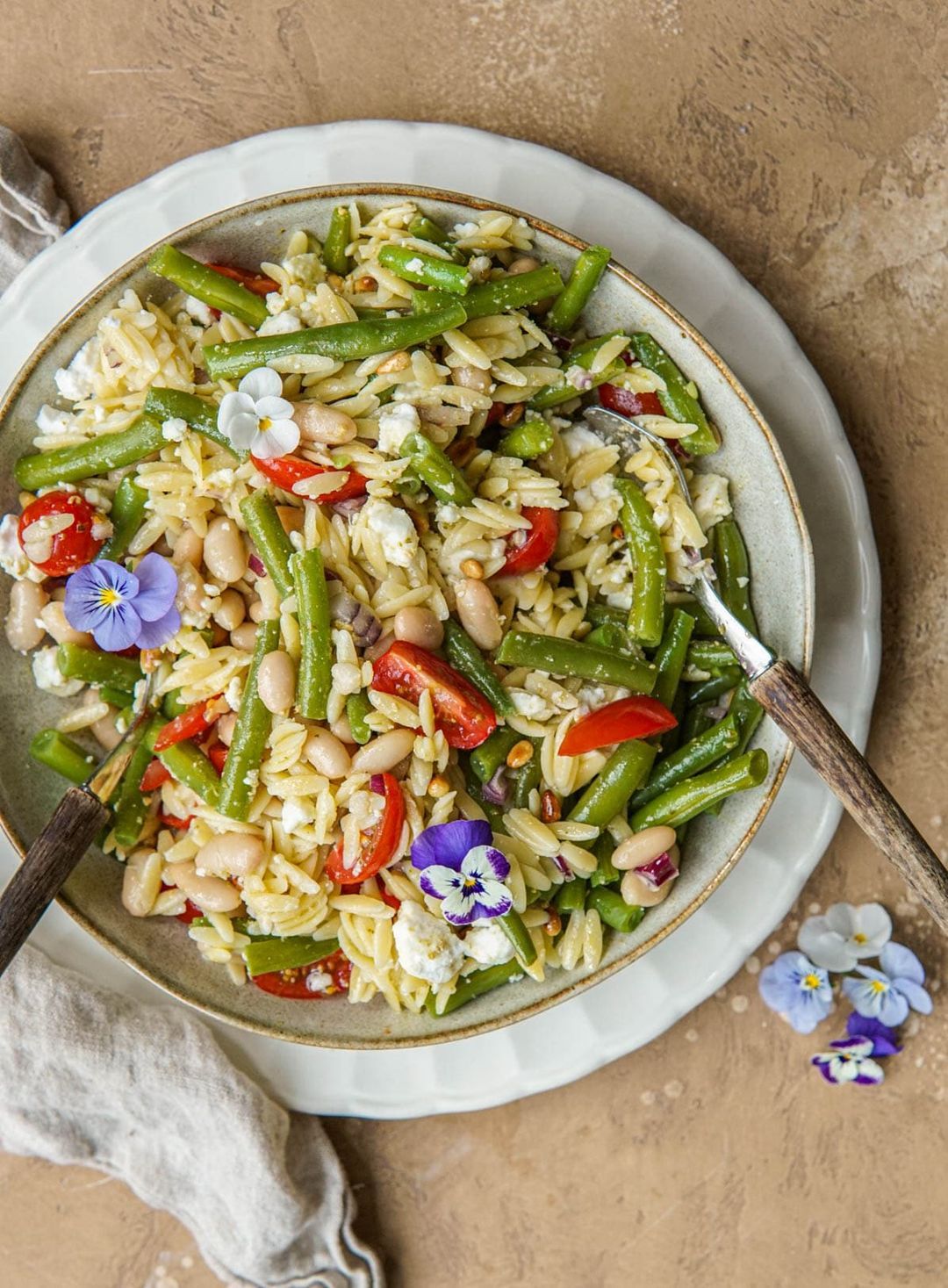 Vegan orzo salad with pesto