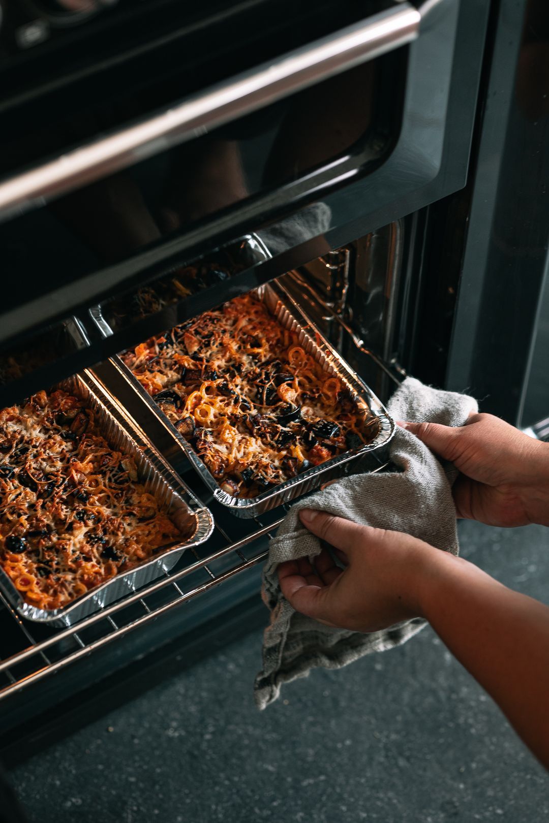 Fast, delicious & vegetarian 🍆 Oven dish with pasta & aubergine