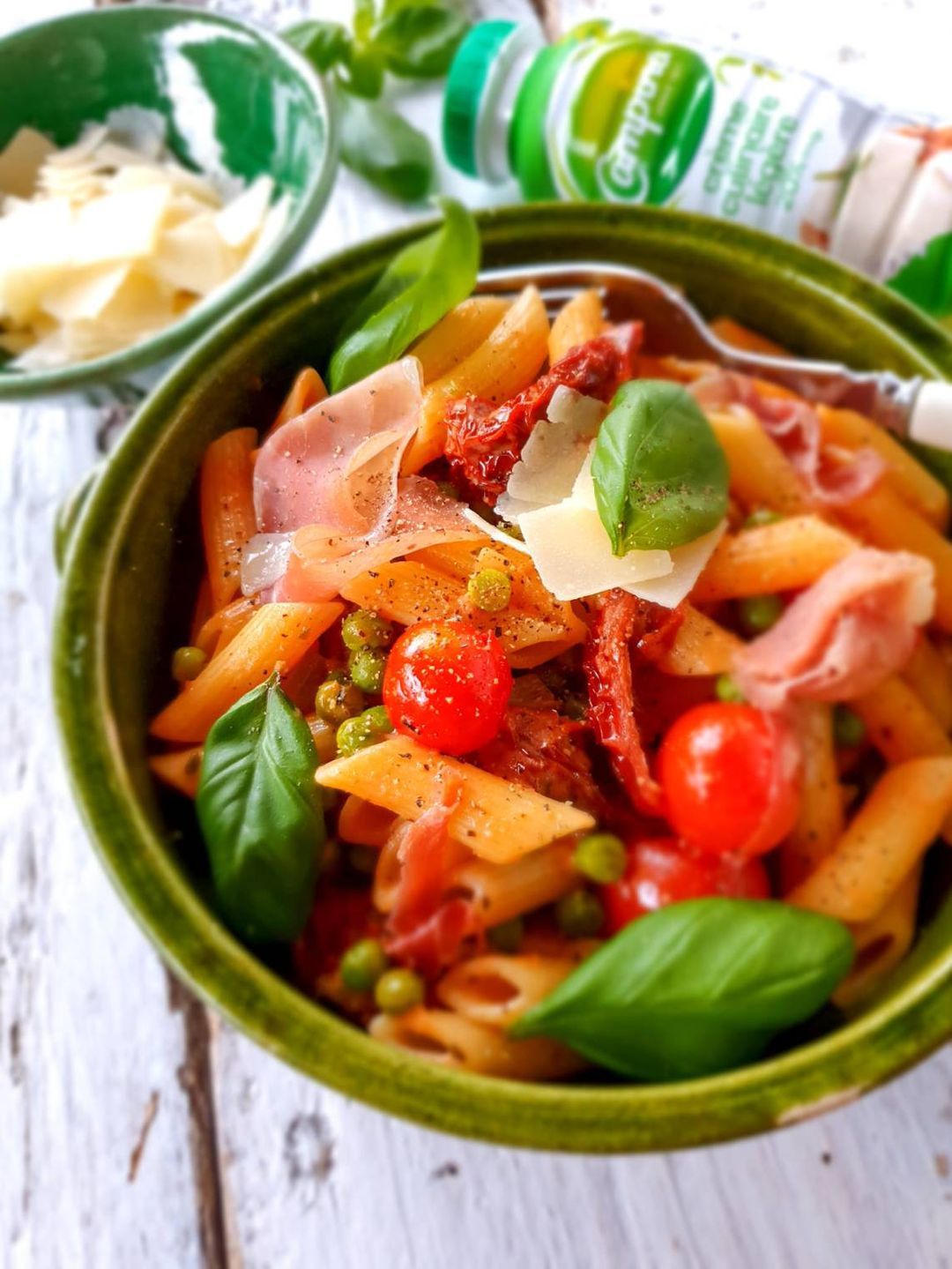 Creamy penne with sun-dried tomato, peas and Parma ham