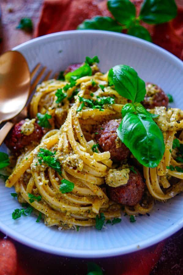 Pasta with broccoli pesto and meatballs