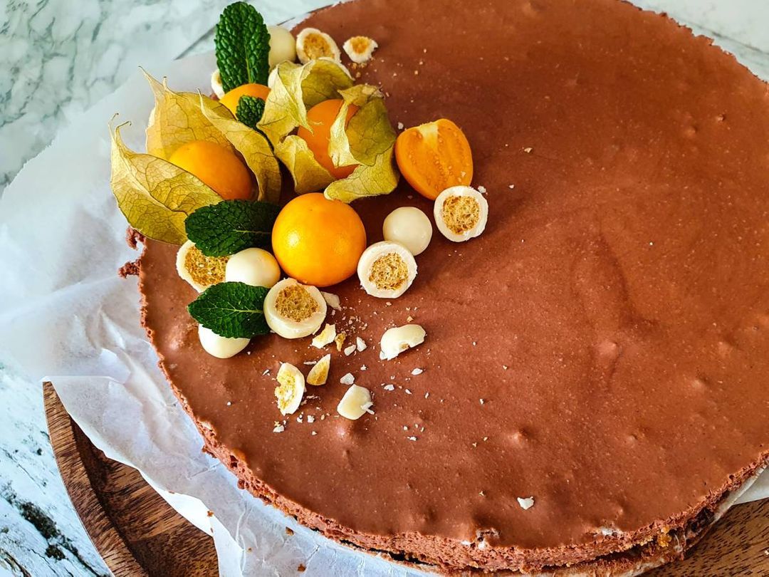 Chocolate mousse cake