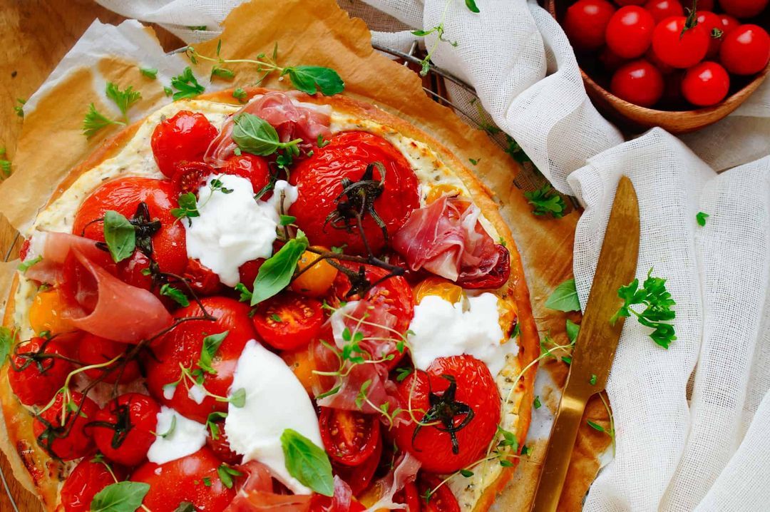 Pizza with tomatoes