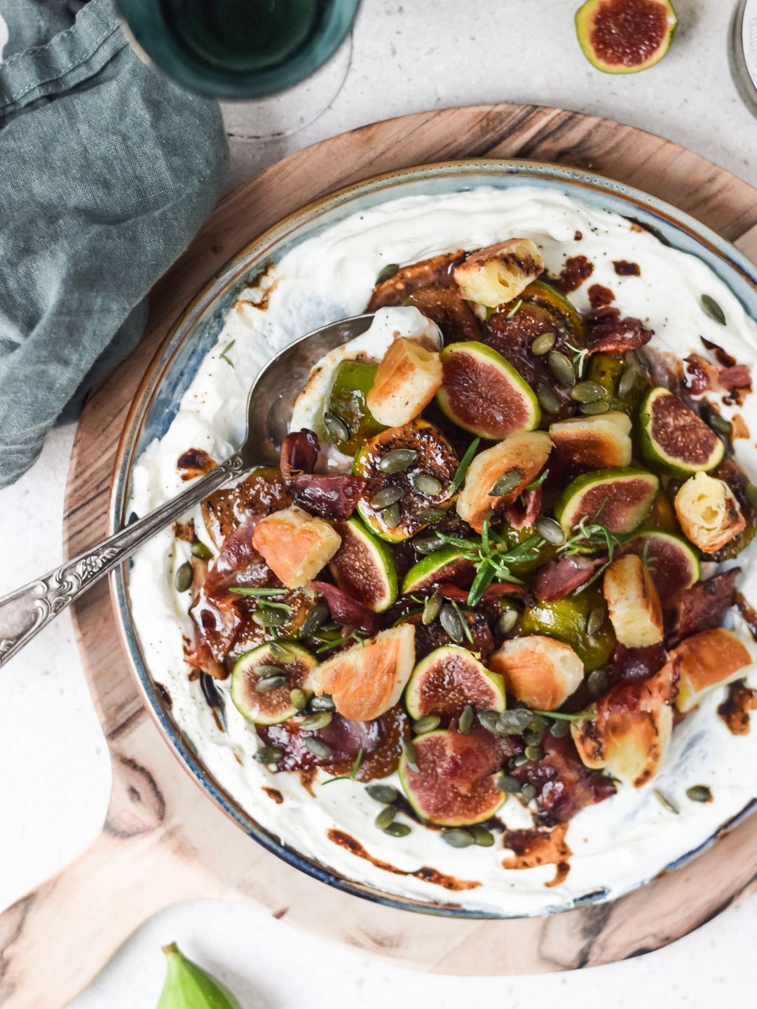 Figs with goat cheese mousse, puff pastry and bacon