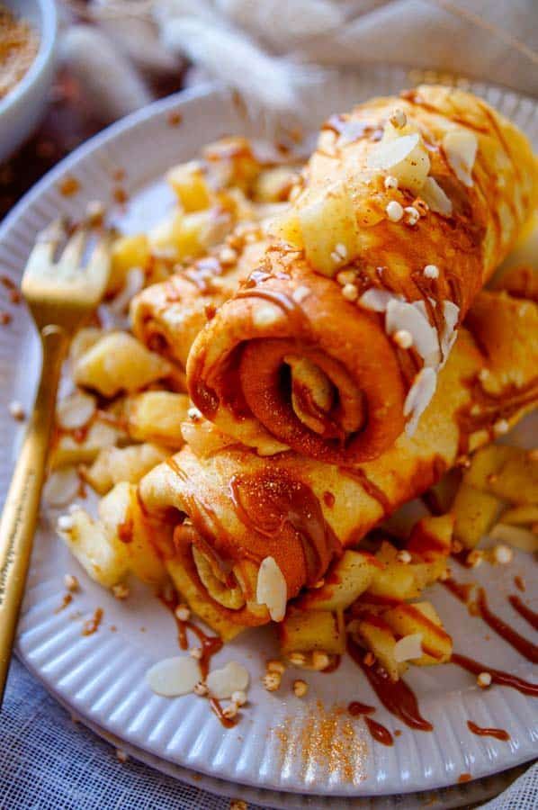 Oatmeal pancakes with apple