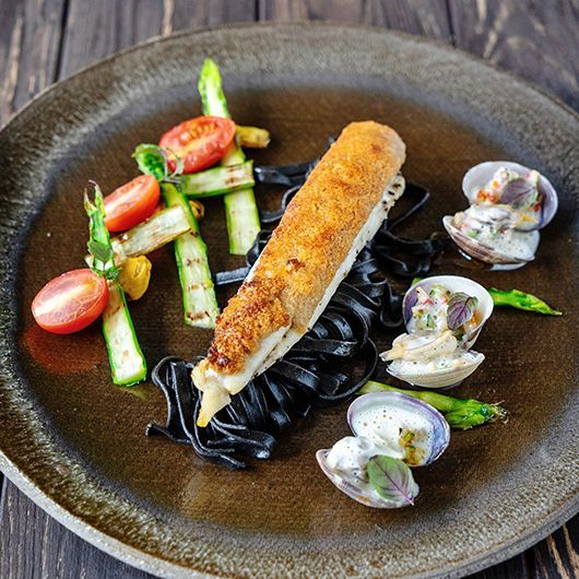 Gratinated sole fillets with Comté crust, shells and crémant sauce