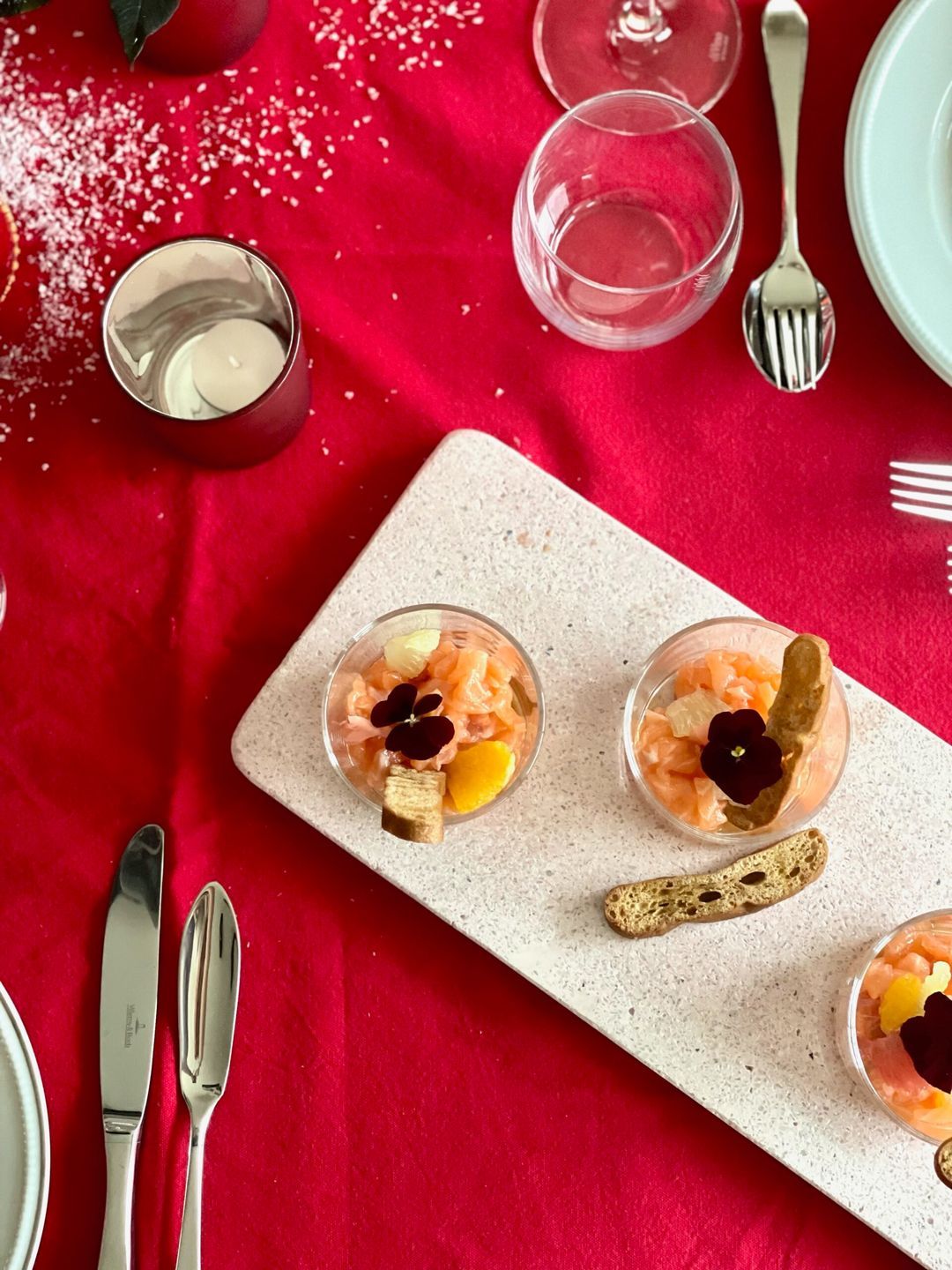 Salmon tartare with crispy focaccia