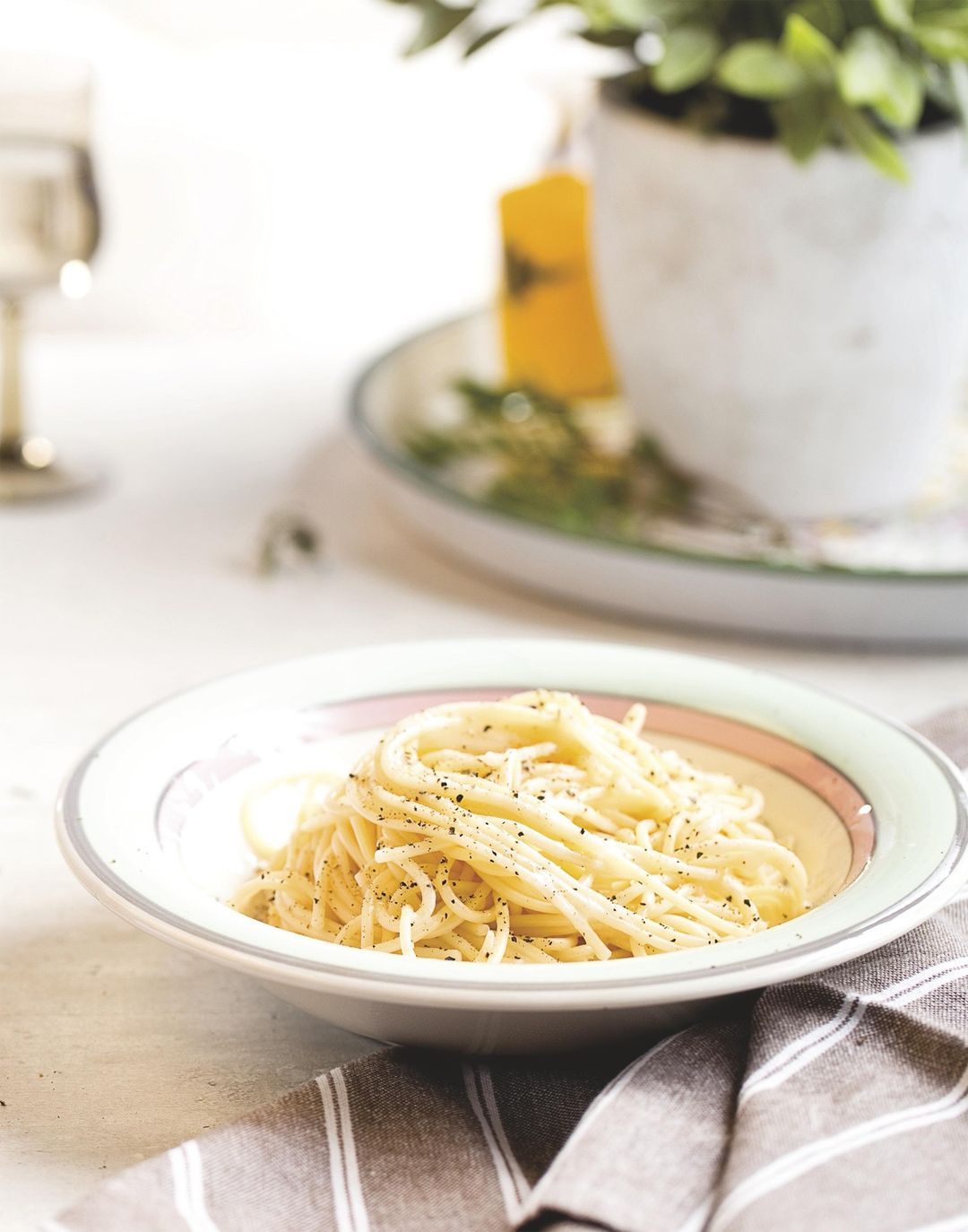 Spaghetti cheese and pepper