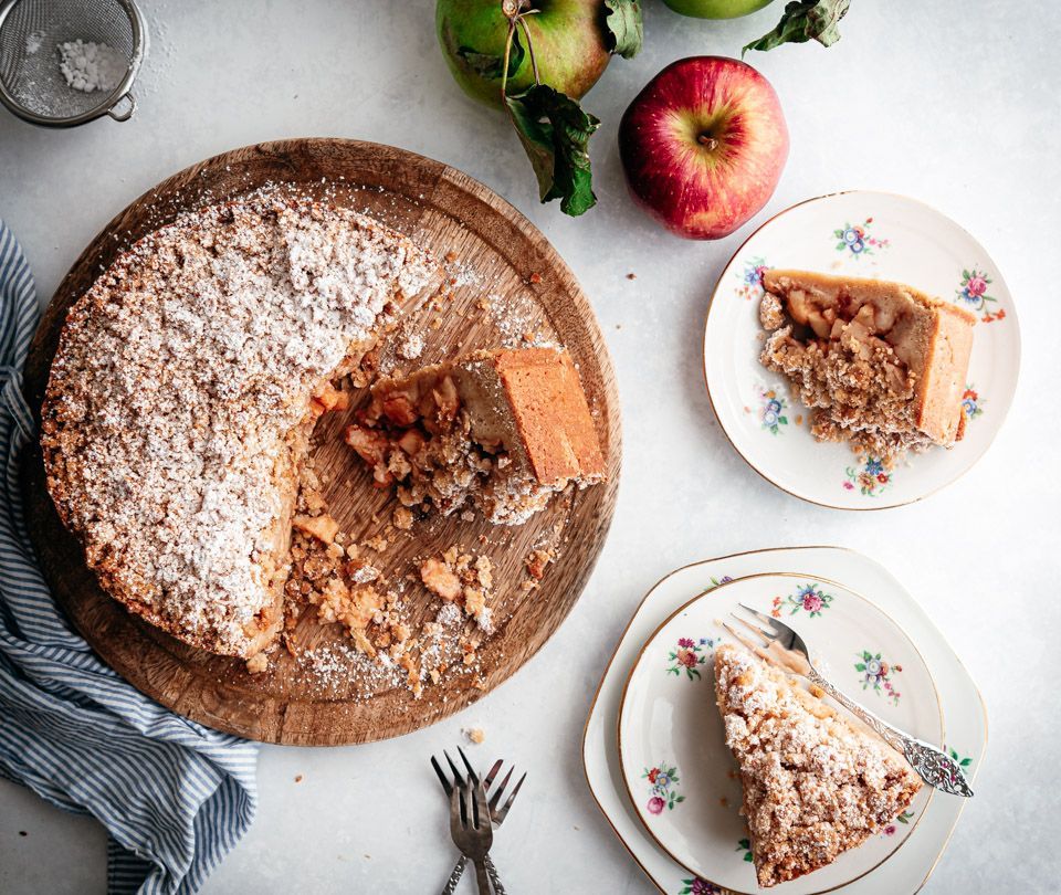Apple crumb cake