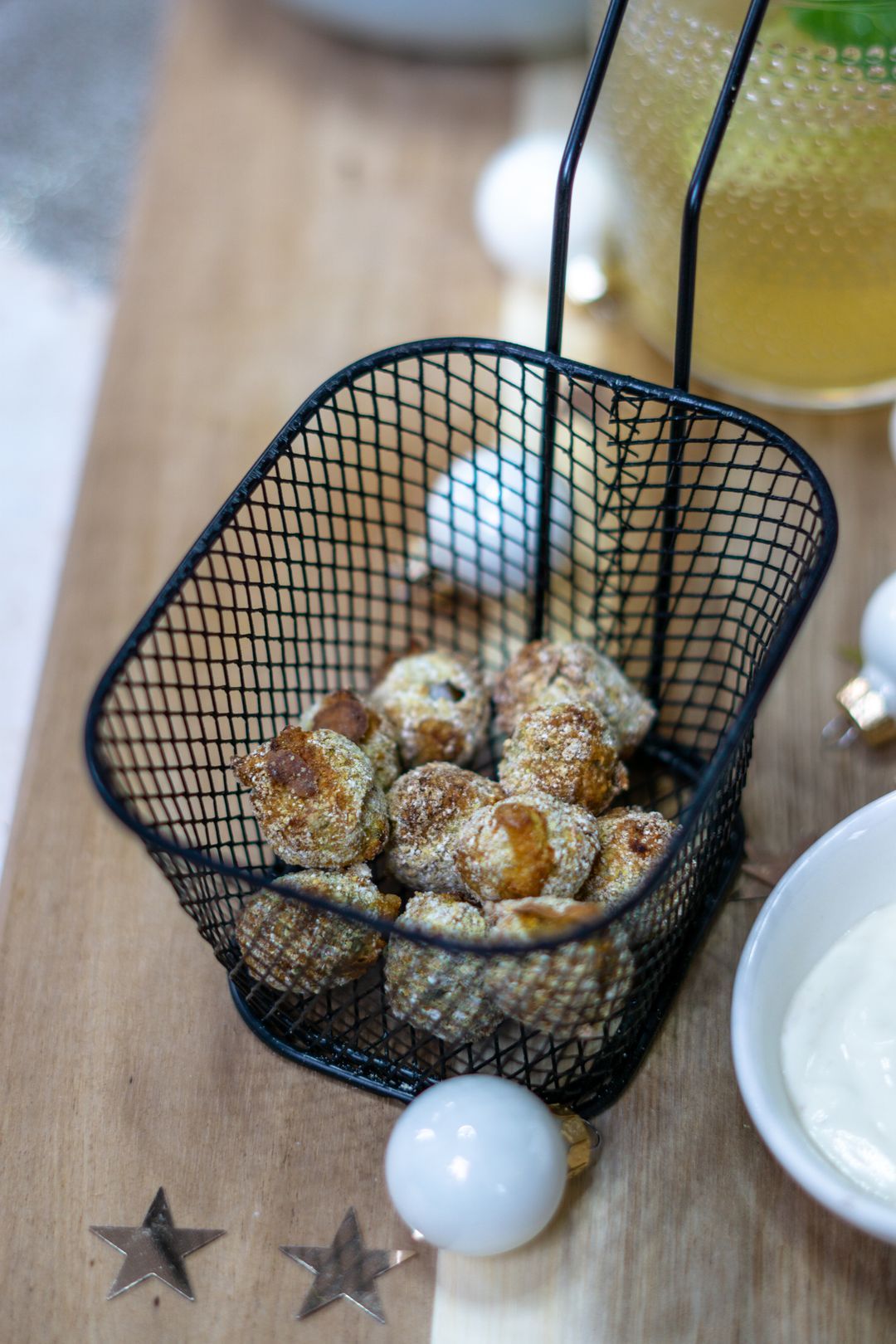 Airfryer olives with truffle dip