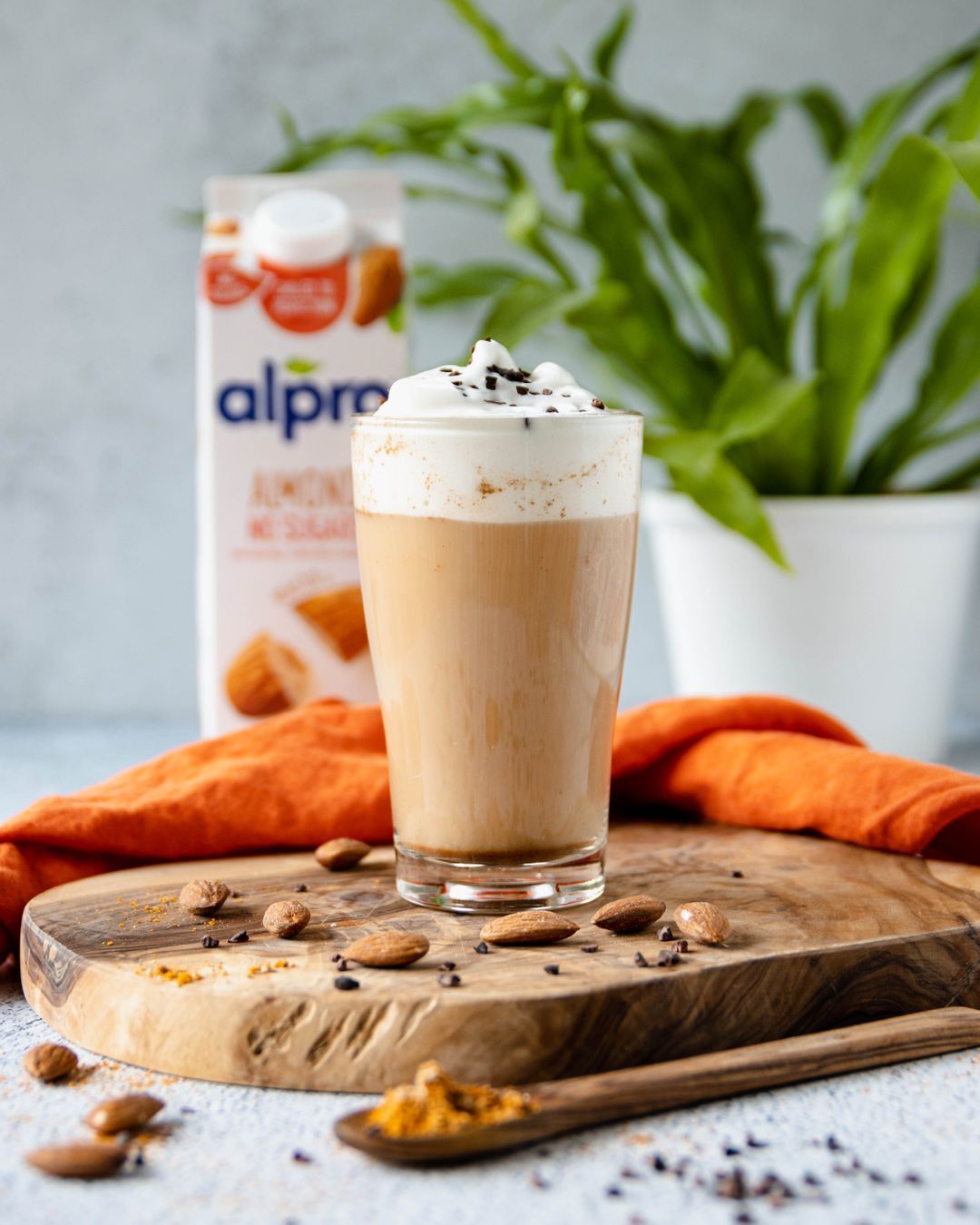 Low sugar breakfast with chai latte
