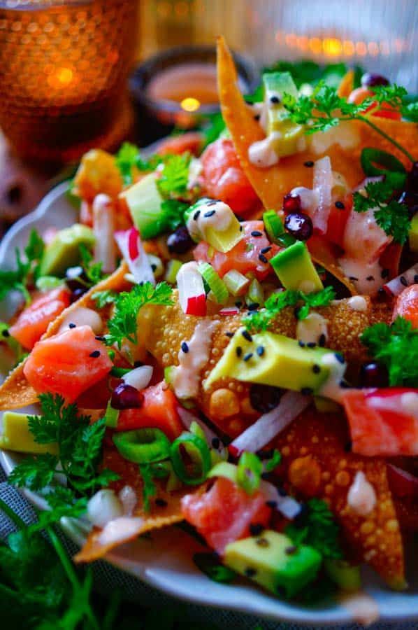 Wonton nachos with salmon