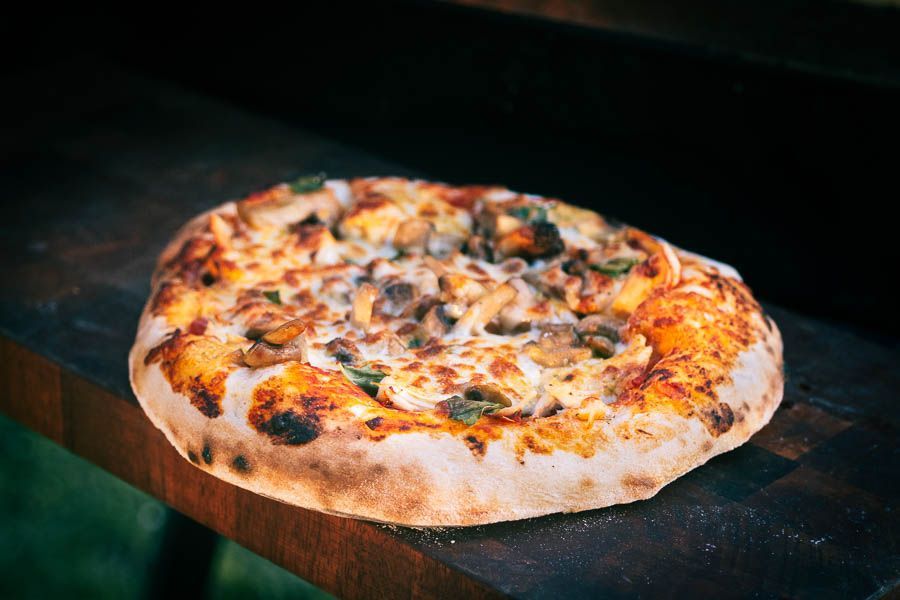 Pizza Pollo e Panna Acida - Pizza with chicken and sour cream