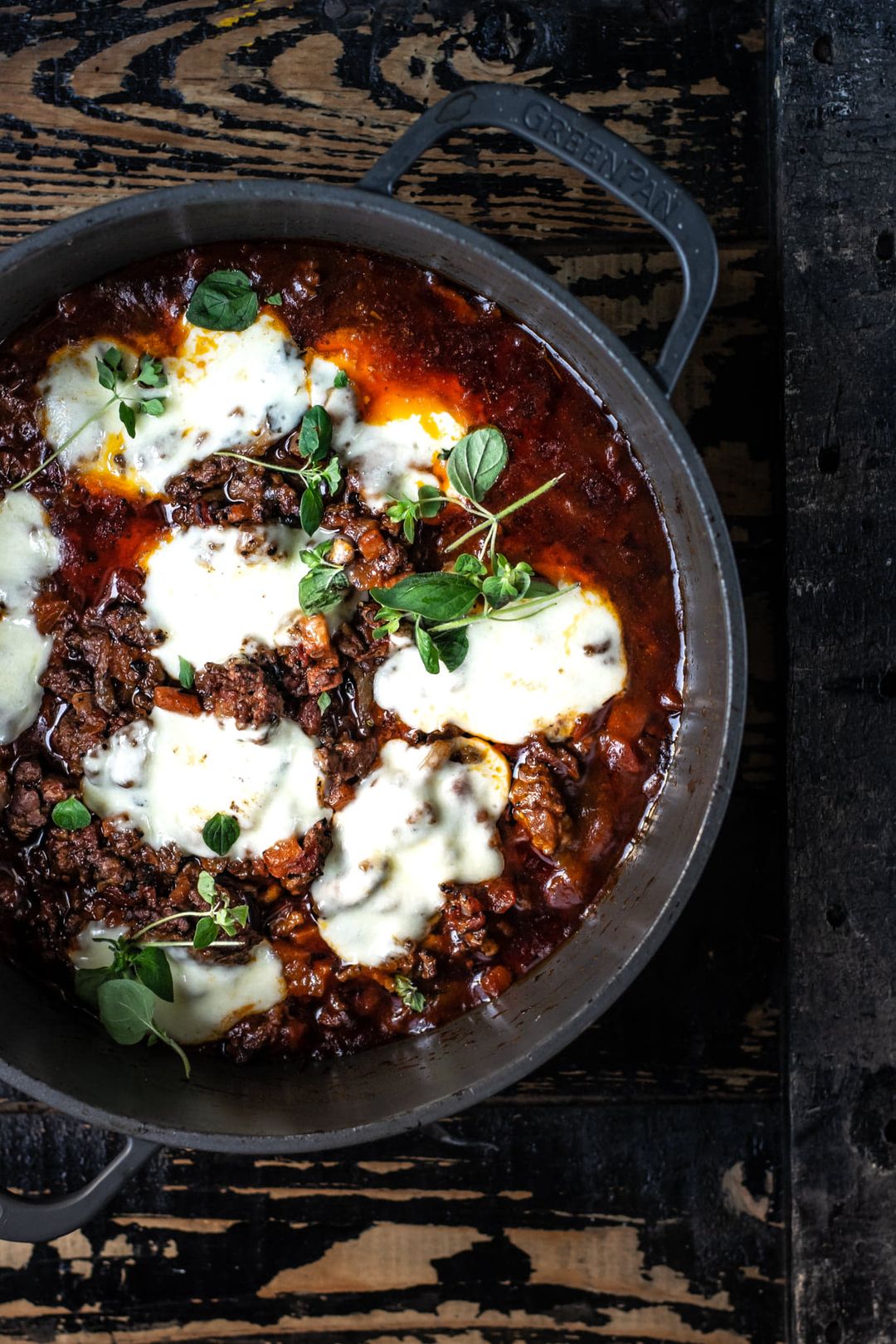 Bolognese with mozzarella from the oven