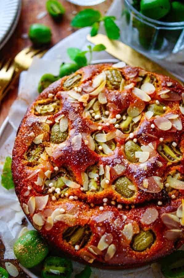 Almond cake with kiwi berries
