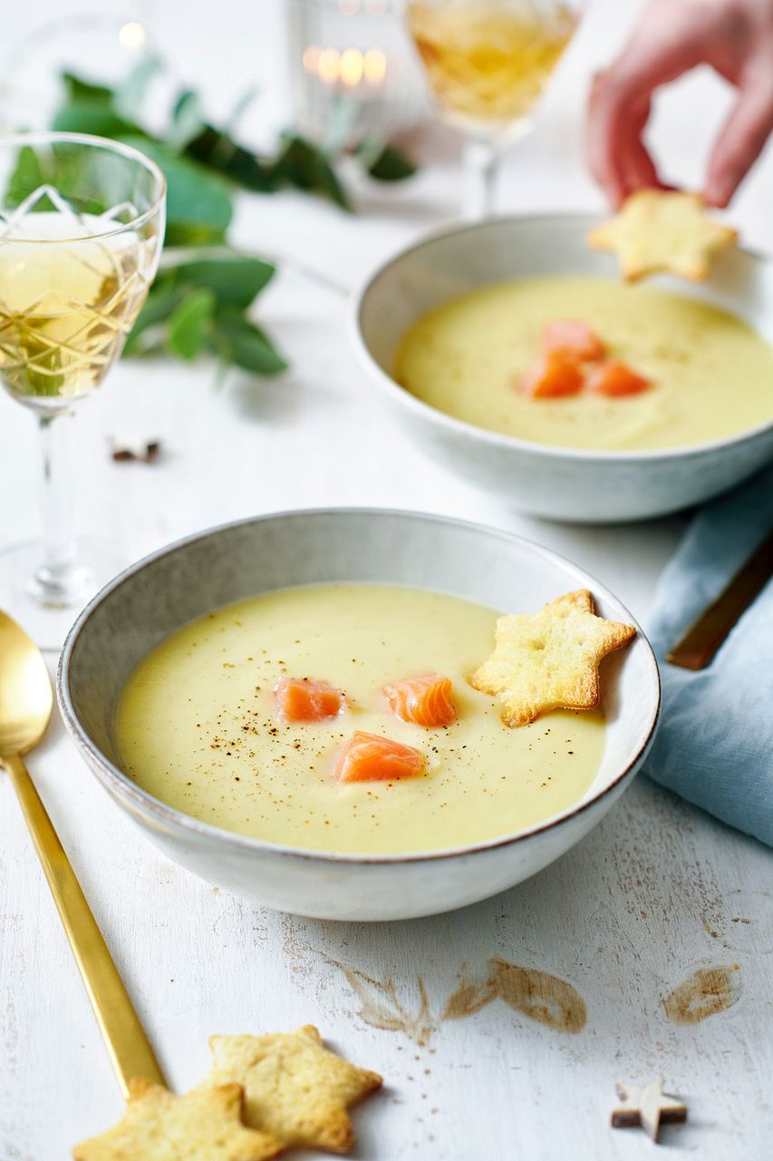 Leek soup with apple, curry and hot smoked salmon