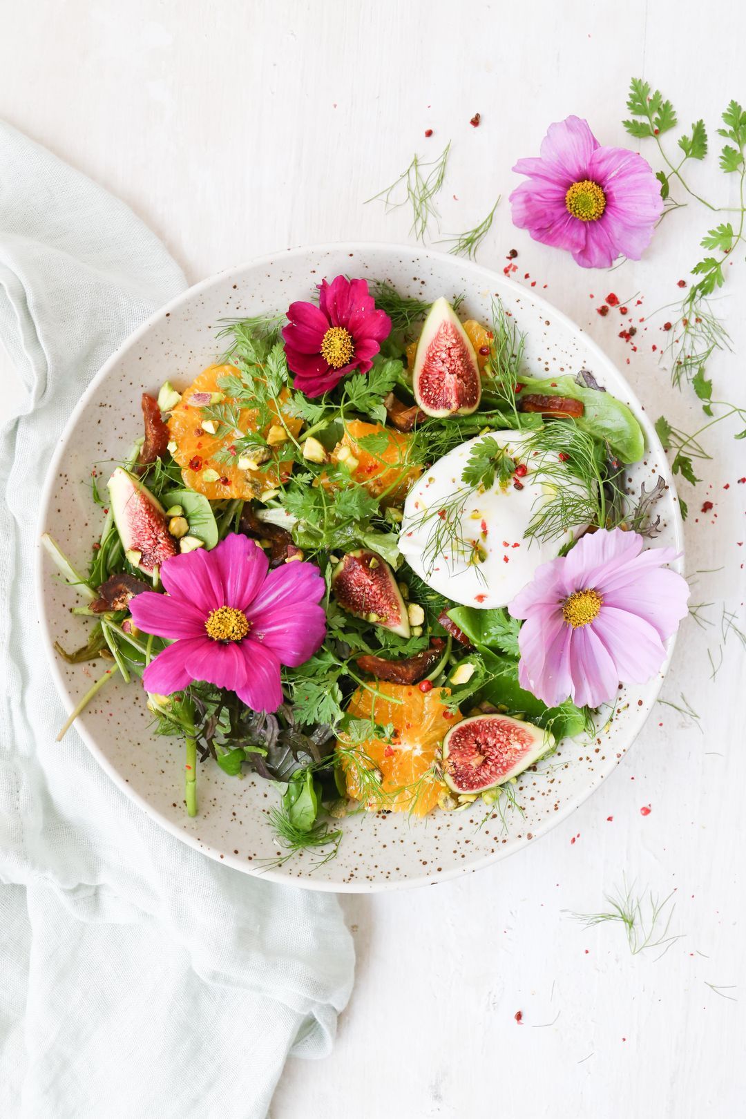 Salad with burrata, orange and figs