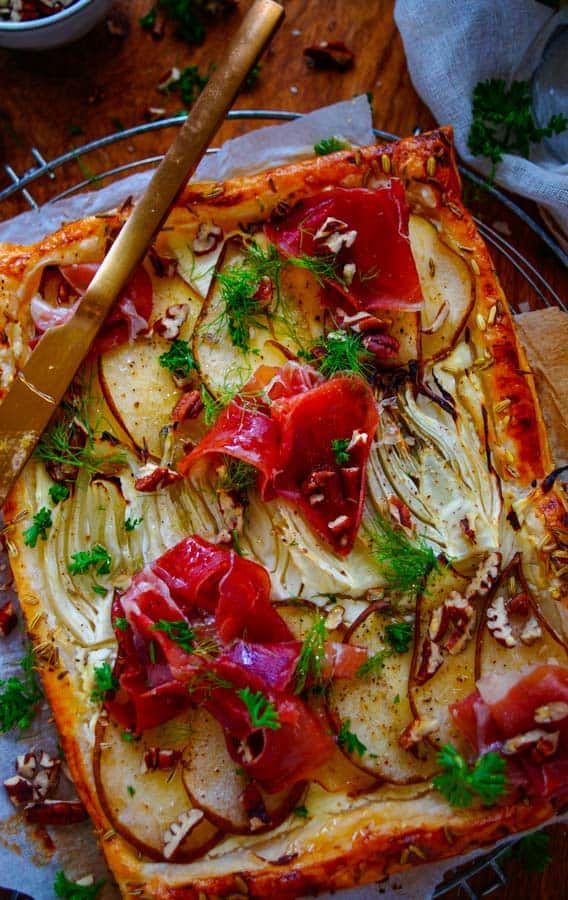 Plate cake with pear, fennel and ricotta