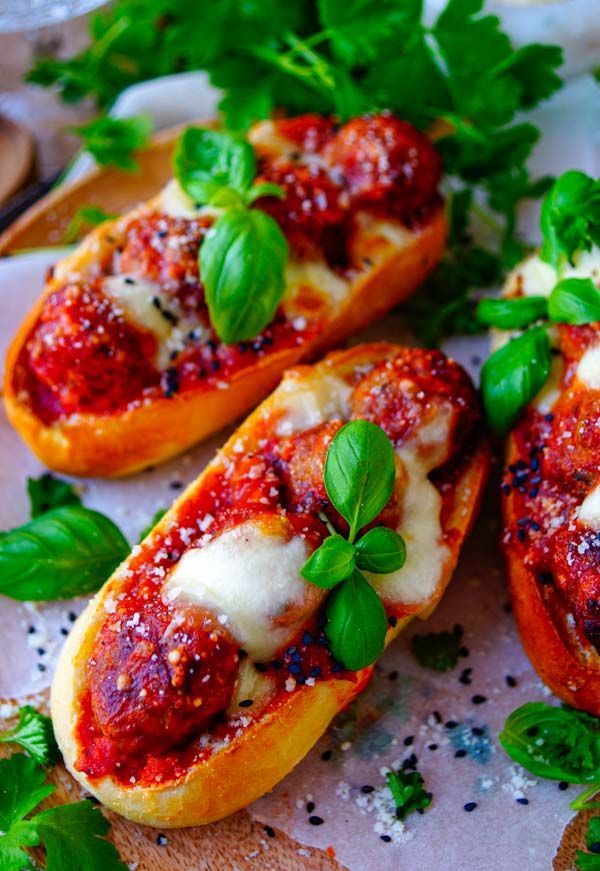 Sandwich with meatballs in tomato sauce