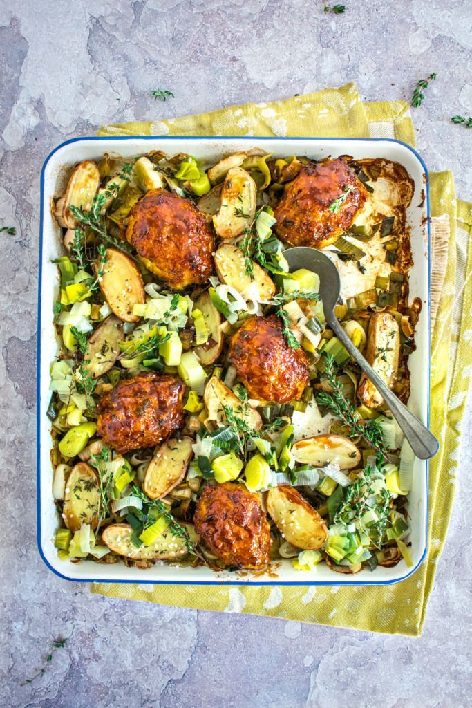 One-pan dish with leek and mini meatloaf