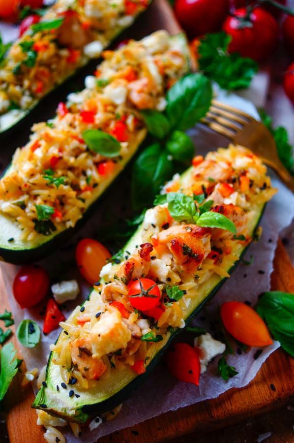 Stuffed zucchini with chicken and pasta