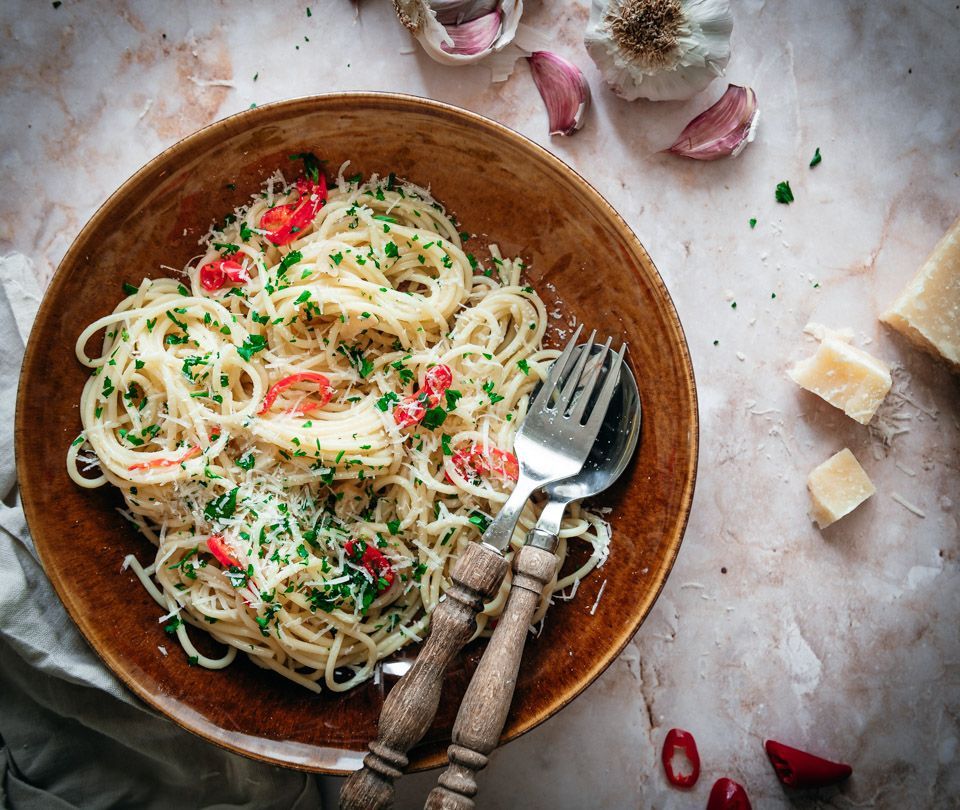 Spaghetti with garlic and oil