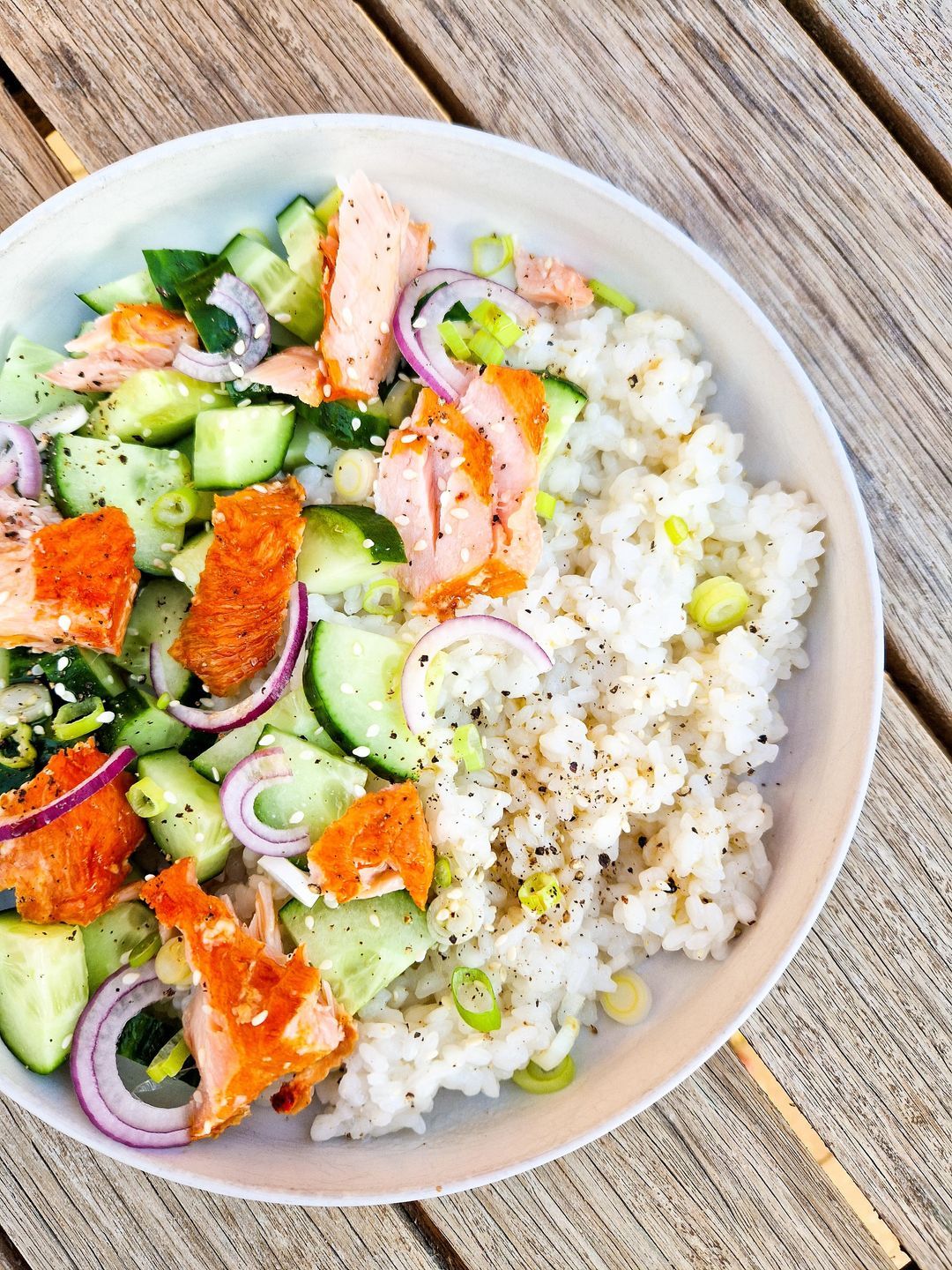 Sushi bowl with hot smoked salmon