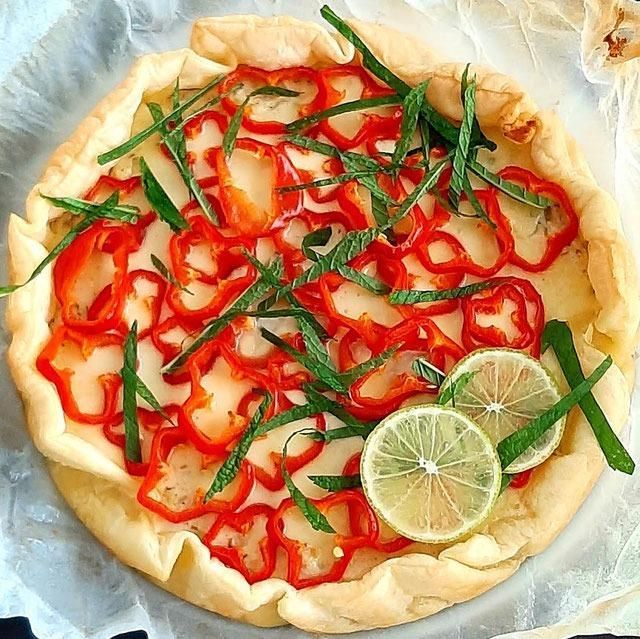 Quiche with leek, bell pepper & ricotta